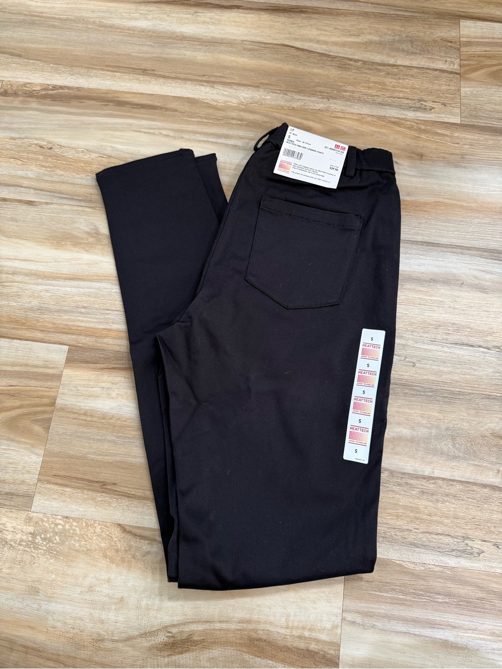 NWT UNIQLO Women’s Heattech High Rise Leggings Pants small